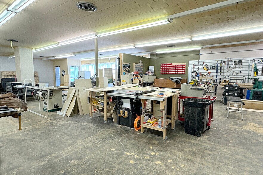 More Photos Of 1801 Wood St, Elkhart Storefront For Sale