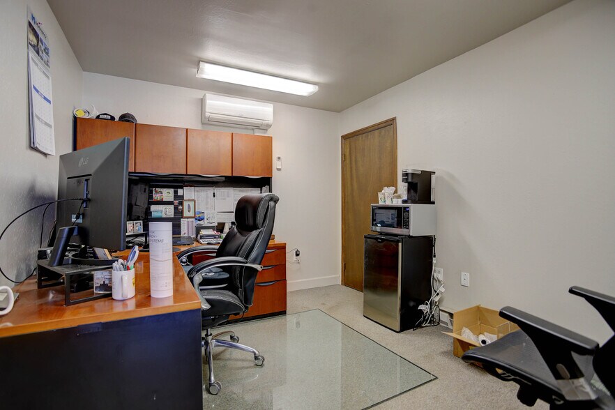 More Photos Of 5985 Lamar St, Arvada Warehouse For Lease