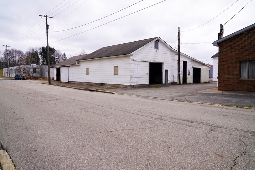 More Photos Of 16 Madison St, Leetonia Flex For Sale