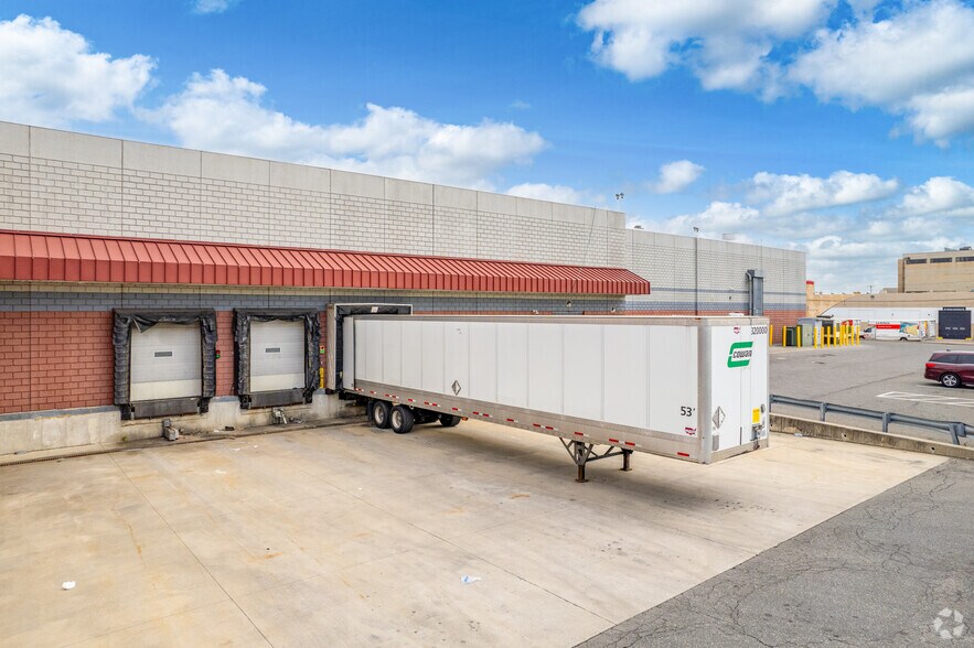 More Photos Of 2200 W Oregon Ave, Philadelphia Unknown For Lease