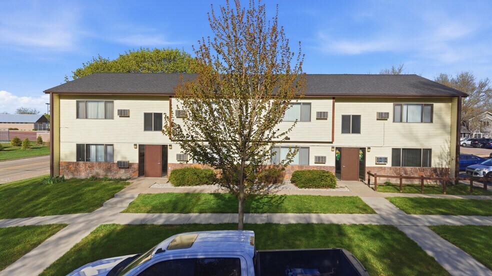 More Photos Of 120-124 E 13th St, Blue Earth Apartments For Sale
