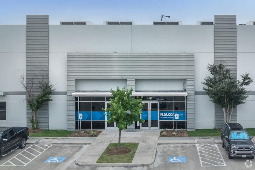 More Photos Of 8846 N Sam Houston Pky W, Houston Warehouse For Lease