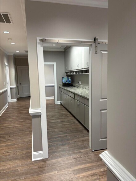 More Photos Of 8316 Rivers Ave, North Charleston Office For Lease