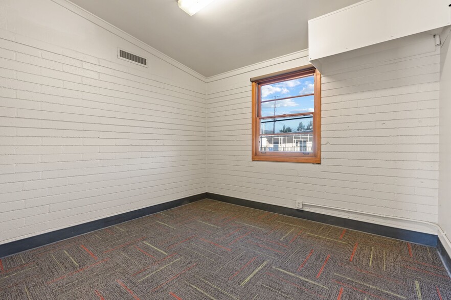 More Photos Of 130 E Alvarado St, Fallbrook Office For Sale