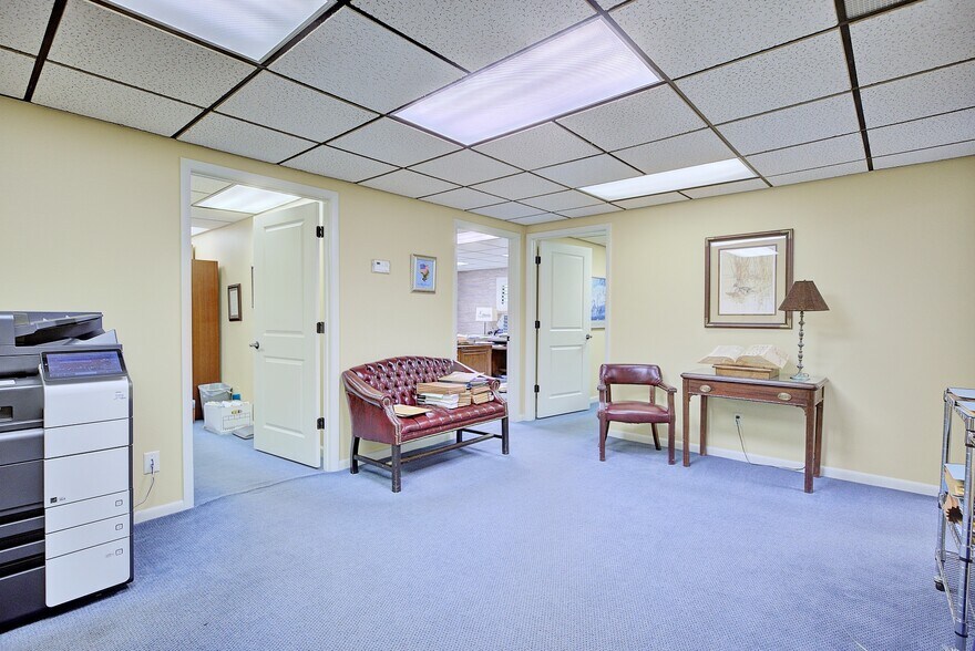 More Photos Of 4927 Southfork Dr, Lakeland Office For Sale