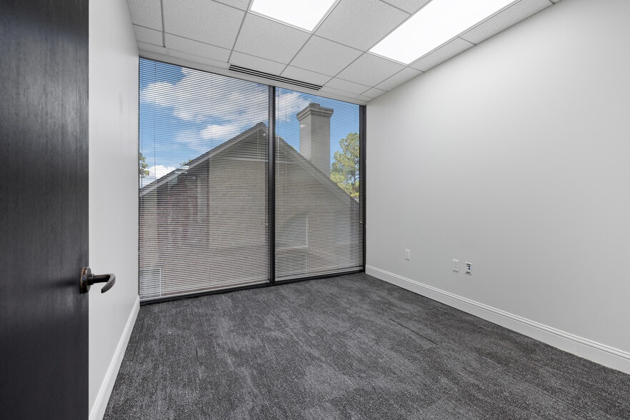 More Photos Of 17 S Briar Hollow Ln, Houston Office Residential For Lease