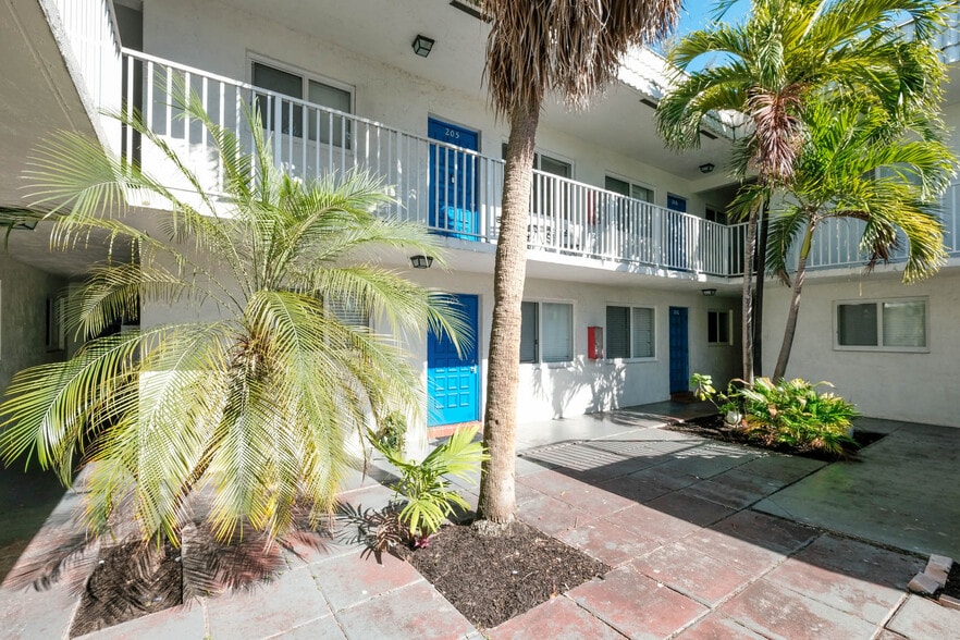 More Photos Of 999 W Prospect Rd, Oakland Park Apartments For Sale