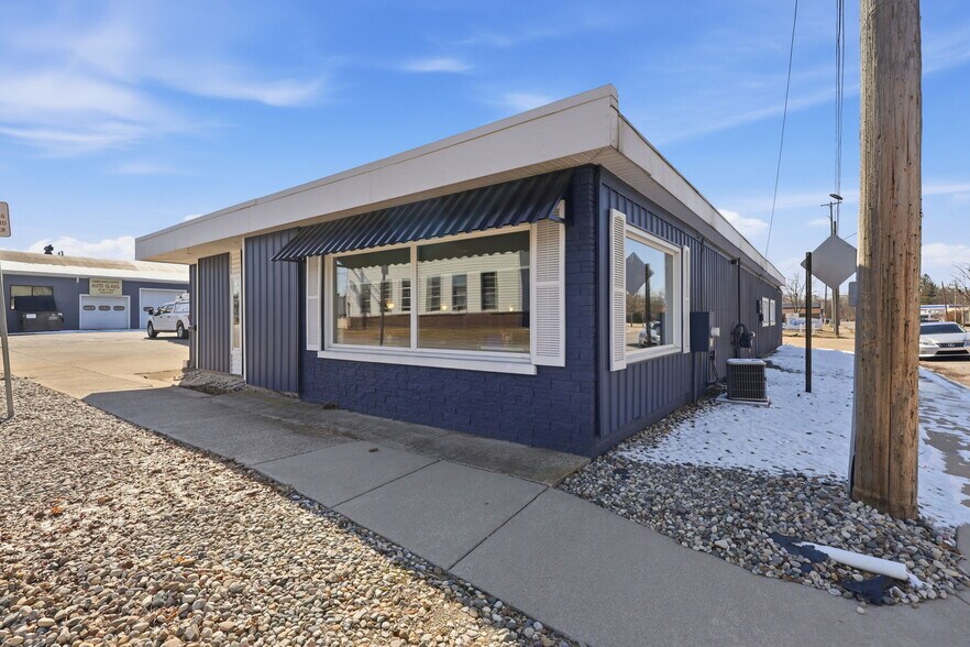 More Photos Of 228 N Jefferson St, Hastings Restaurant For Sale