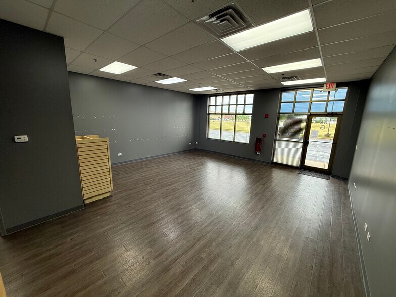 More Photos Of 83 Templeton Dr, Oswego Office For Lease