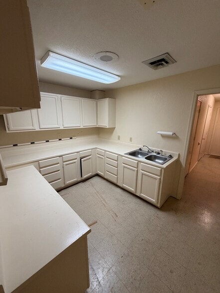 More Photos Of 5401 E 71st St, Tulsa Office For Lease