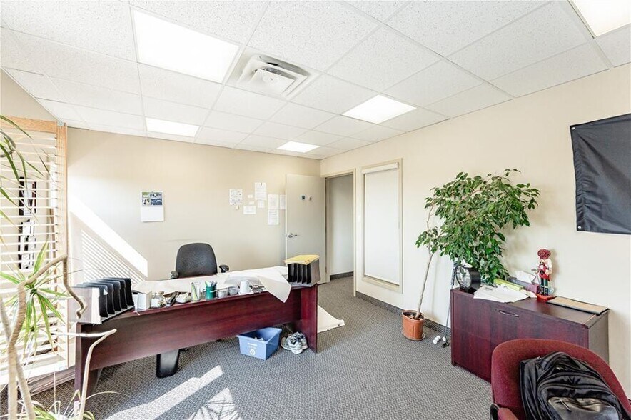 More Photos Of 2904 South Sheridan Way, Oakville Medical For Lease