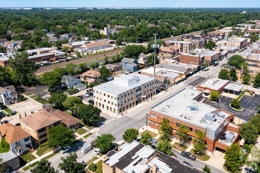 More Photos Of 6650 N Northwest Hwy, Chicago Office For Lease
