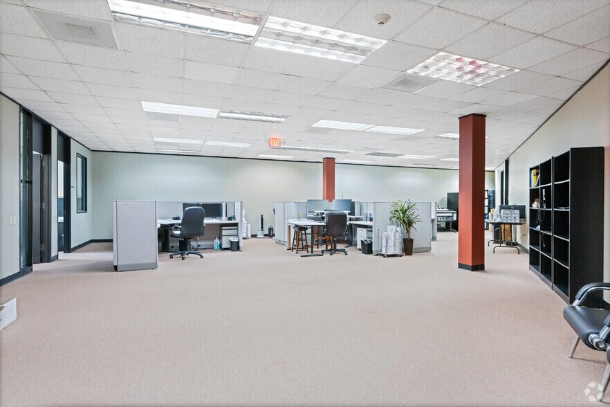 More Photos Of 11302 Tanner Rd, Houston Office For Sale