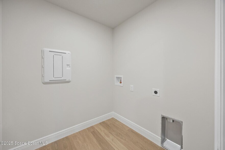 More Photos Of 207 HIDDEN WOODS PL, Melbourne Apartments For Sale