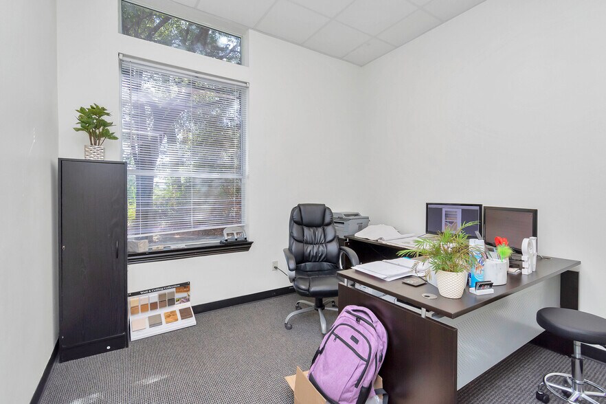 More Photos Of 8125 N Sam Houston Pky W, Houston Medical For Sale