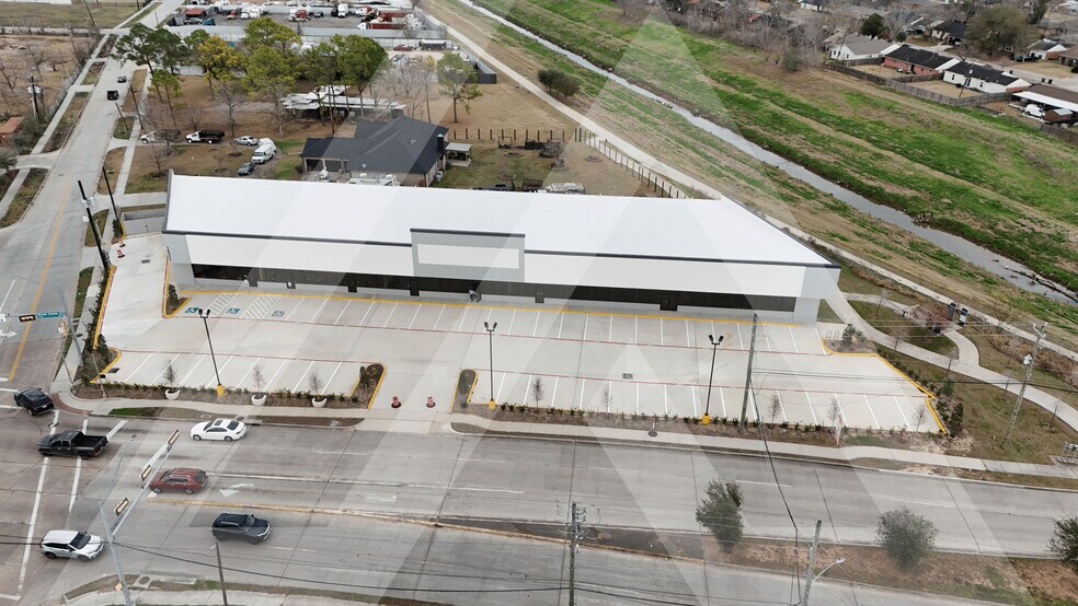 More Photos Of 14211 Hiram Clarke Rd, Houston Storefront For Lease