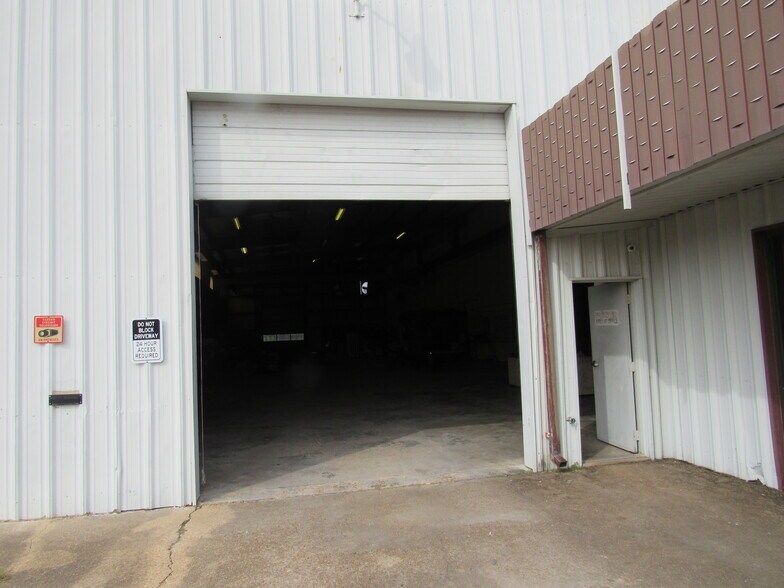 More Photos Of 127 Hemlock St, Columbus Office For Lease