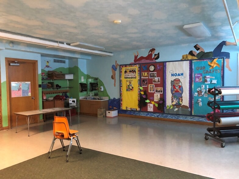 More Photos Of 302 N Broadway Ave, Wichita Religious Facility For Lease