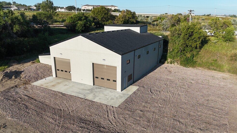 More Photos Of 2625 14th Ave SW ave, Minot Warehouse For Sale