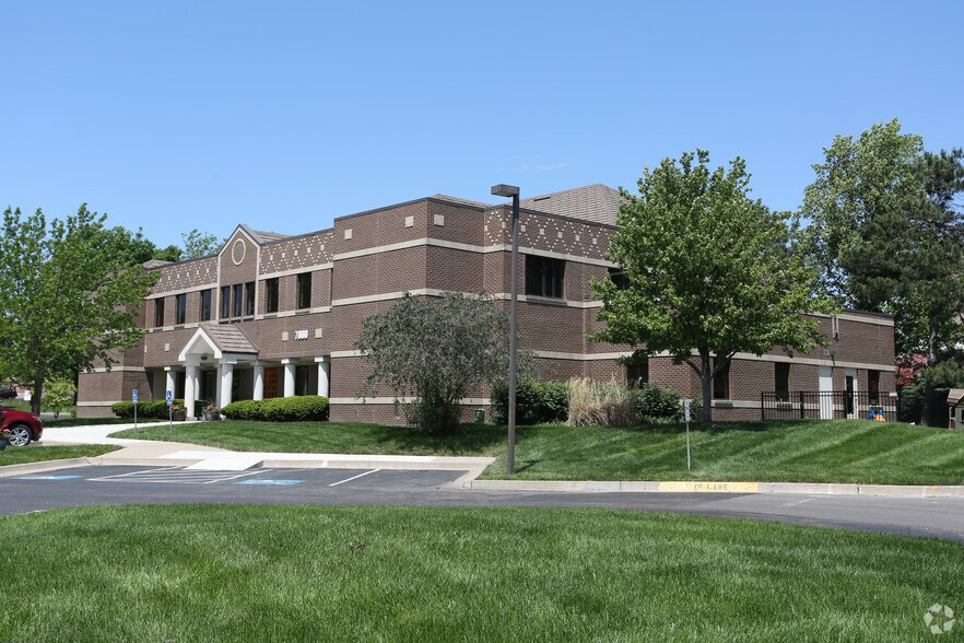 More Photos Of 7000 W 121st St, Overland Park Medical For Sale