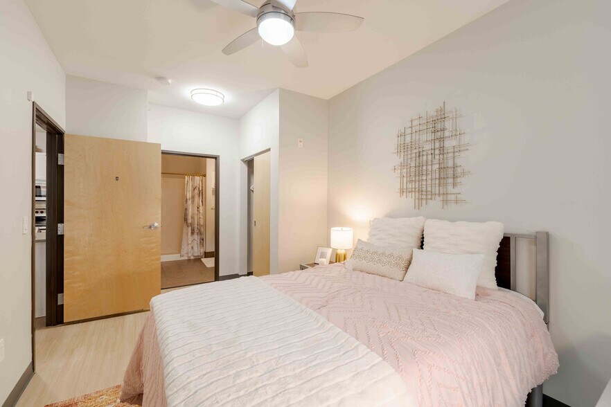 More Photos Of 310-330 15th Ave SE, Minneapolis Apartments For Lease