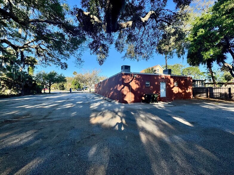 More Photos Of 609 S Ridgewood Ave, Daytona Beach Office For Sale