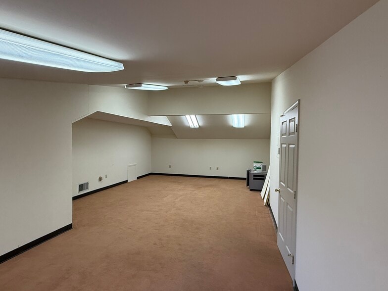 More Photos Of 403 Chatham Sq, Fredericksburg Office For Sale