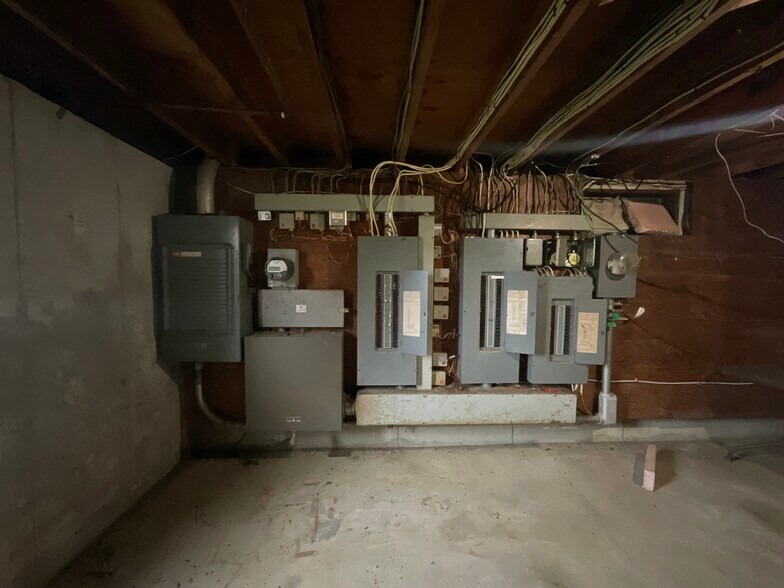 More Photos Of 42 Stockbridge Rd, West Stockbridge Hotel For Sale