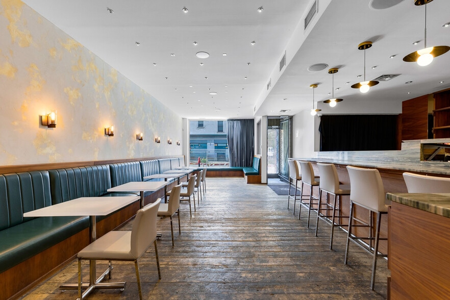 More Photos Of 284-288 Laurier O, Montréal Storefront Retail Residential For Lease