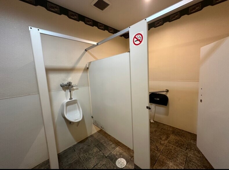 More Photos Of 524 S Dawson St, Meeker General Retail For Sale