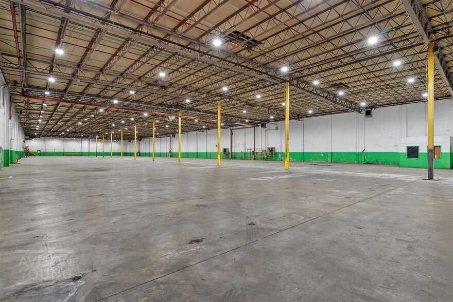 More Photos Of 300 S Main St, Mauldin Warehouse For Sale