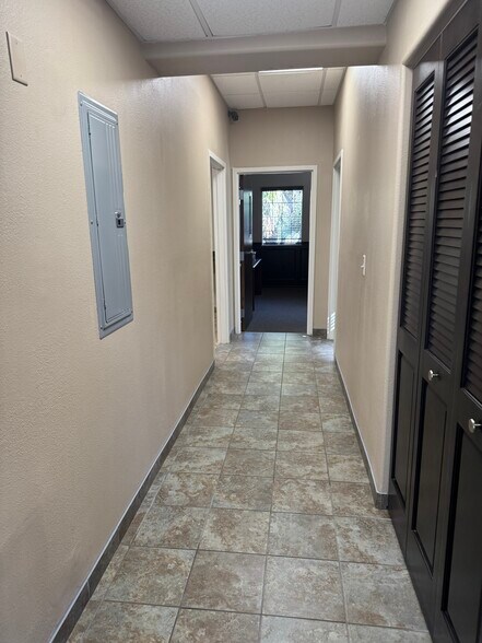 More Photos Of 1227 E Broadway, Oviedo Office For Sale