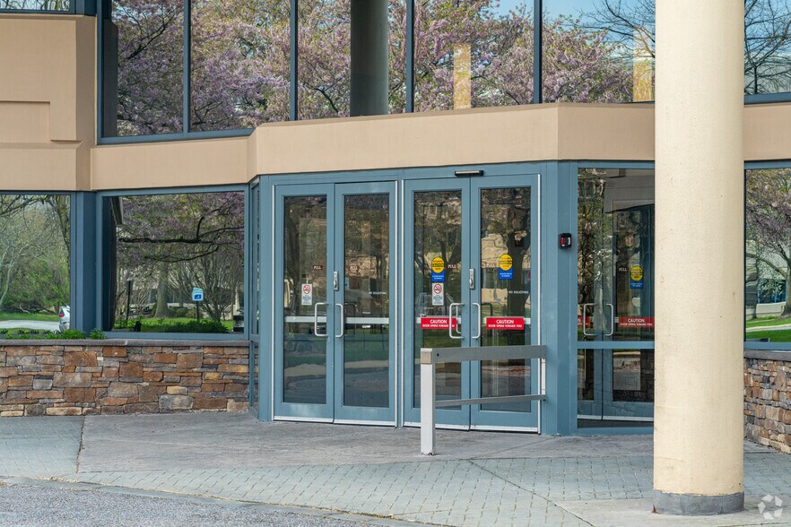 More Photos Of 100 Stevens Dr, Lester Office For Sale