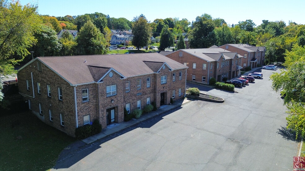 More Photos Of 816 Broad St, Meriden Unknown For Lease