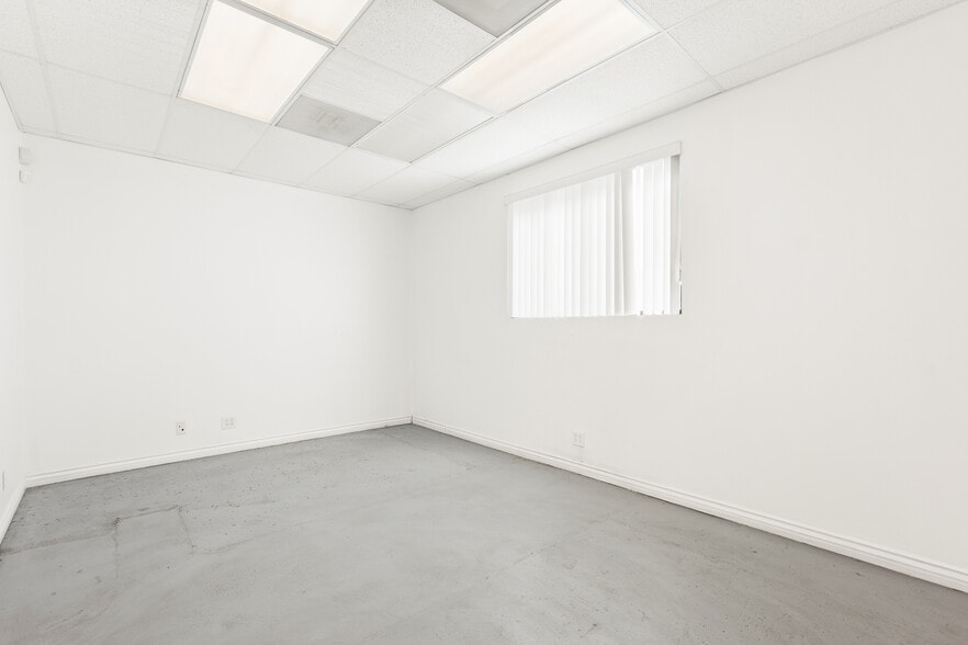 More Photos Of 3265 E 59th St, Long Beach Warehouse For Sale