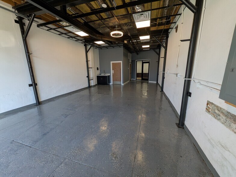 More Photos Of 115 S Main St, Hopewell Freestanding For Lease