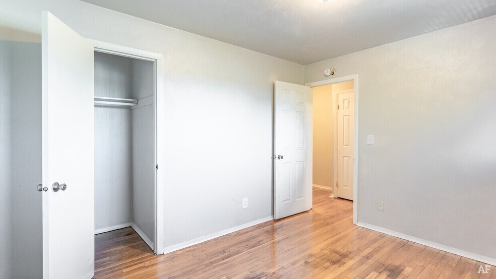 More Photos Of 1625 W Pembroke Ave, Hampton Apartments For Sale