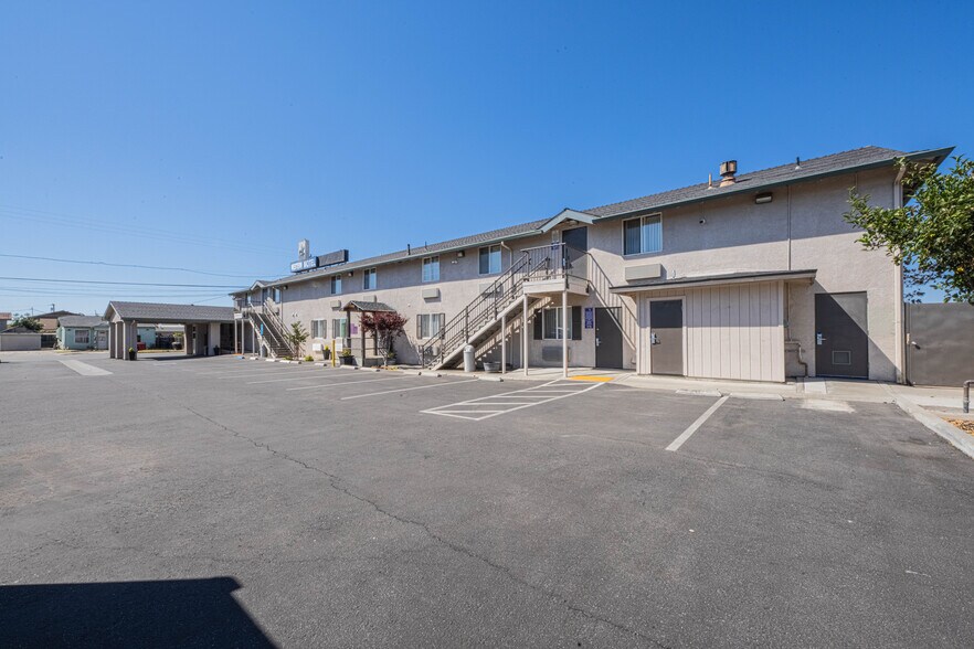 More Photos Of 6 S Wood St, Salinas Hotel For Sale