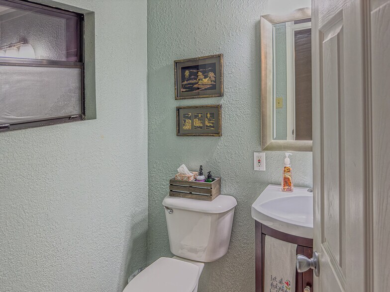 More Photos Of 702 E Schubert St, Fredericksburg Specialty For Sale