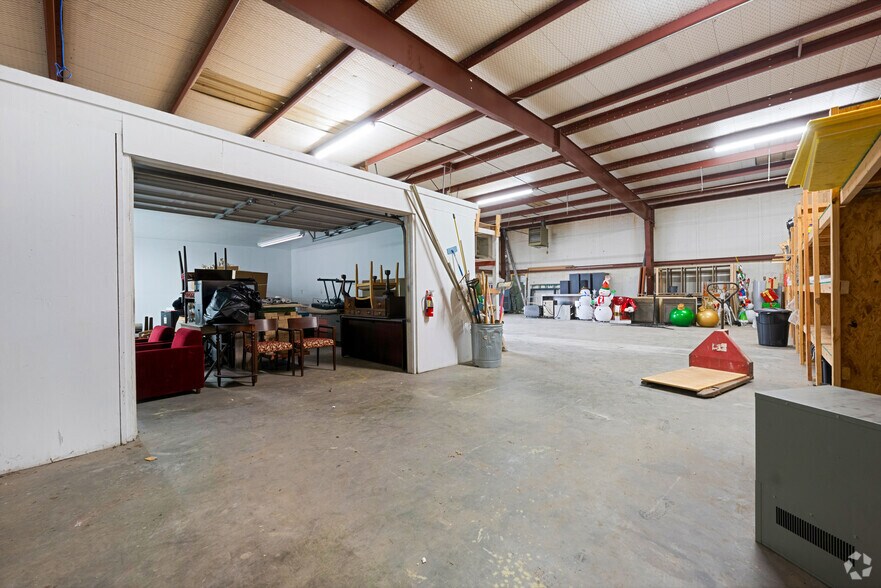 More Photos Of 910 S Cedar Ridge Dr, Duncanville Freestanding For Sale