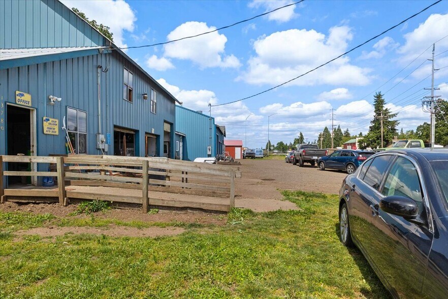 More Photos Of 13780 S Macksburg Rd, Molalla Service For Sale