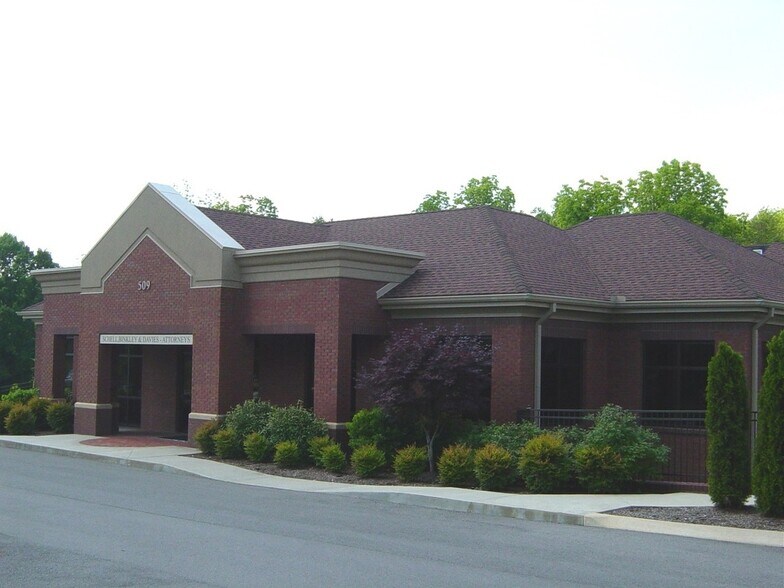 More Photos Of 509 New Highway 96 W, Franklin Medical For Lease