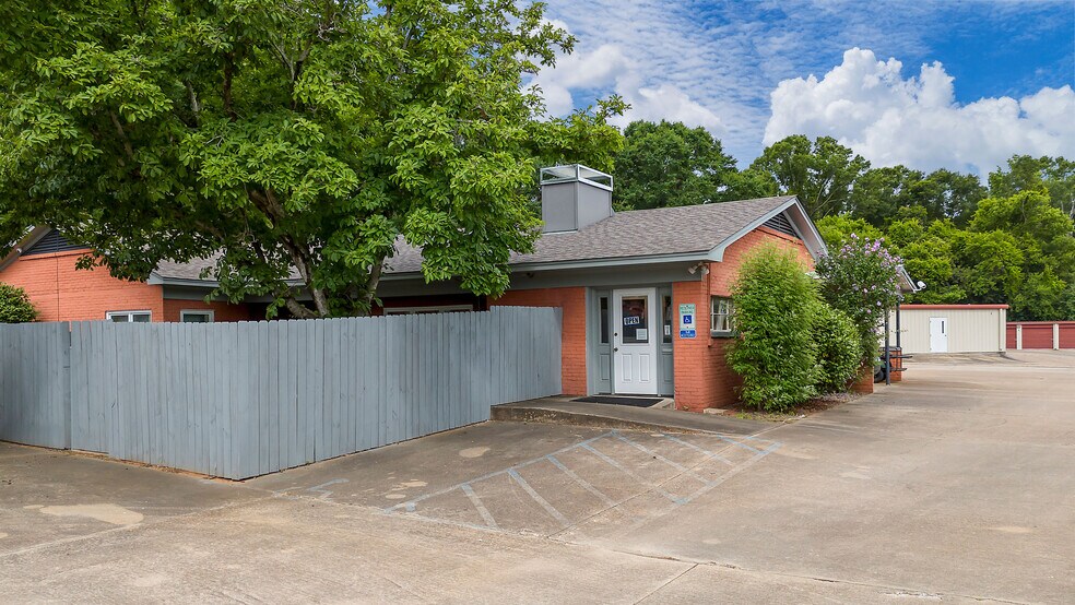 More Photos Of 2331 Congressman W L Dickinson dr, Montgomery Self Storage For Sale