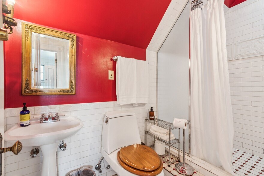 More Photos Of 1057 Steiner St, San Francisco Hospitality For Sale