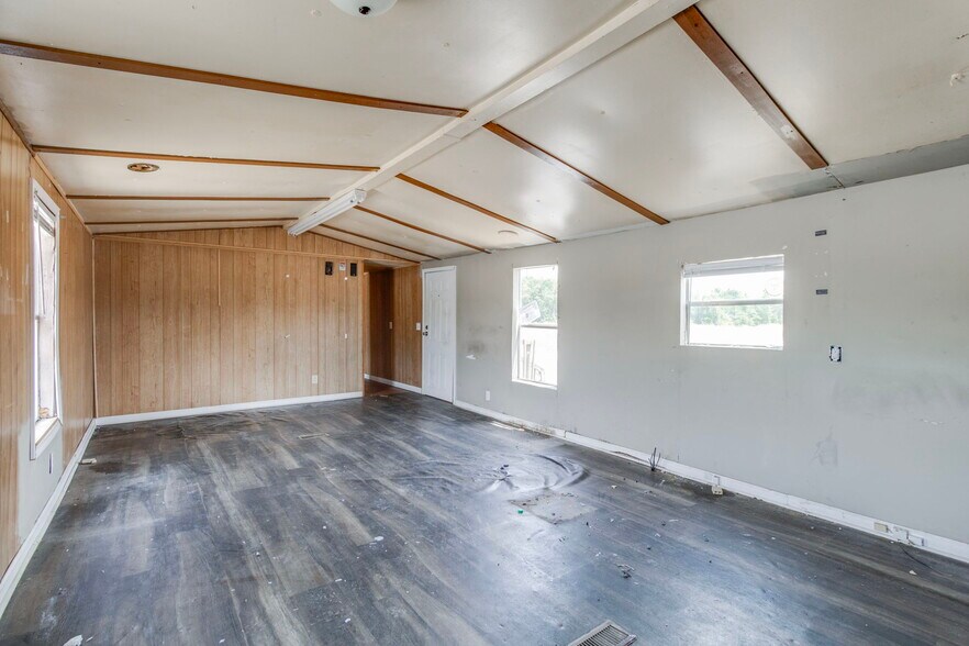 More Photos Of 267 Bell Rd, Mayesville Flex For Sale