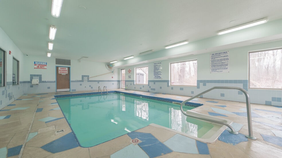 More Photos Of 3005 John Howell Dr, Valparaiso Hotel For Sale