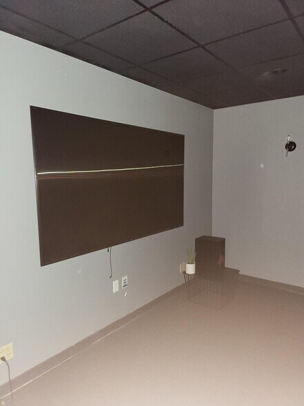 More Photos Of 3000 N Hollywood Way, Burbank Office For Lease