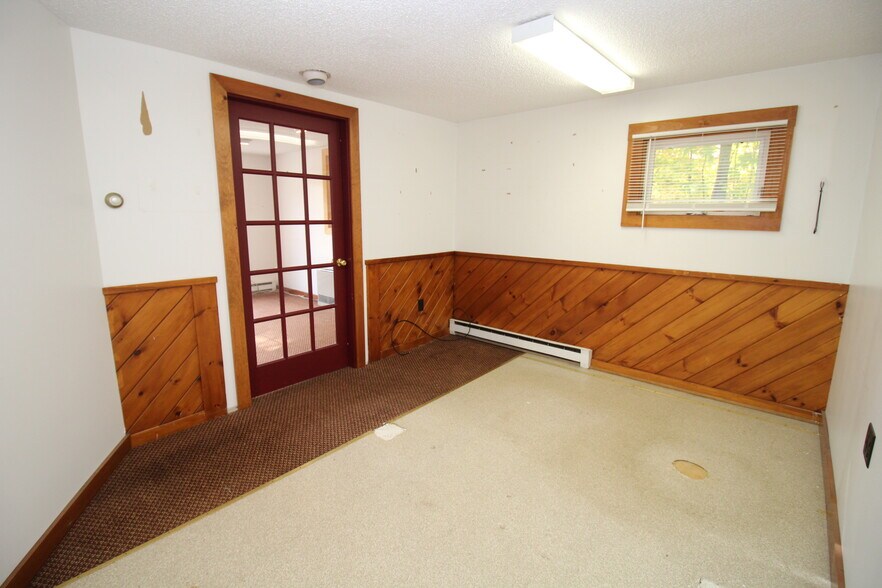 More Photos Of 107 Water Street, Farmington Office For Sale