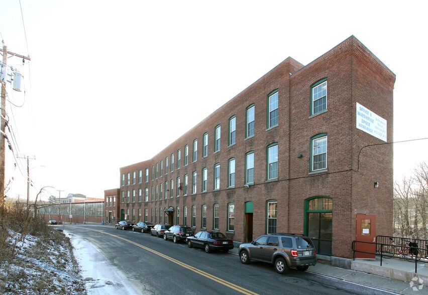 More Photos Of 296 Nonotuck St, Northampton Warehouse For Lease