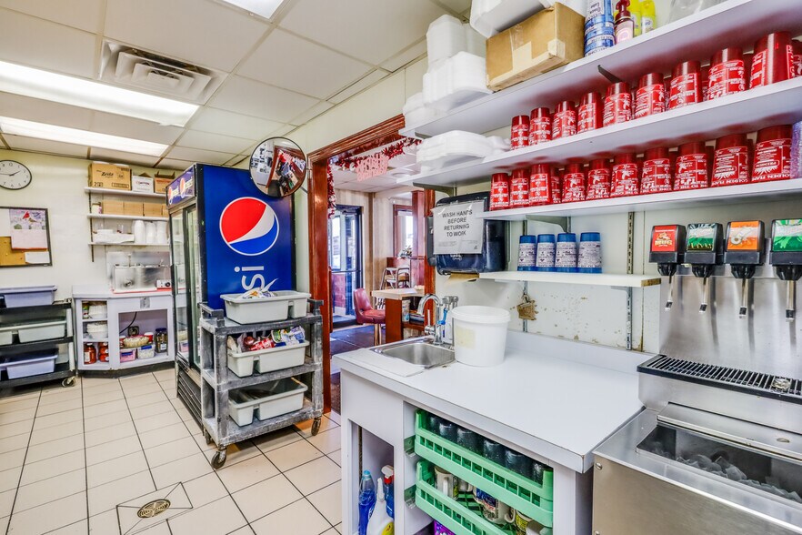 More Photos Of 2604 Custer St, Manitowoc General Retail For Sale